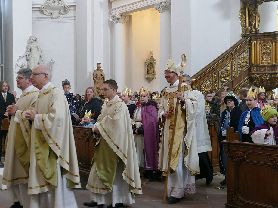 Aussendung der Sternsinger im Hohen Dom zu Fulda (Foto: Karl-Franz Thiede)